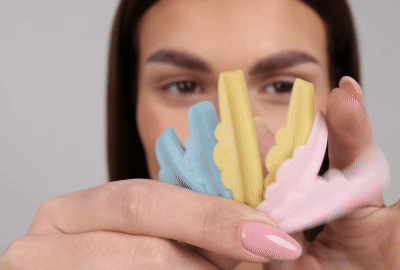 上まぶたにシリコンロッドを適用するモデル